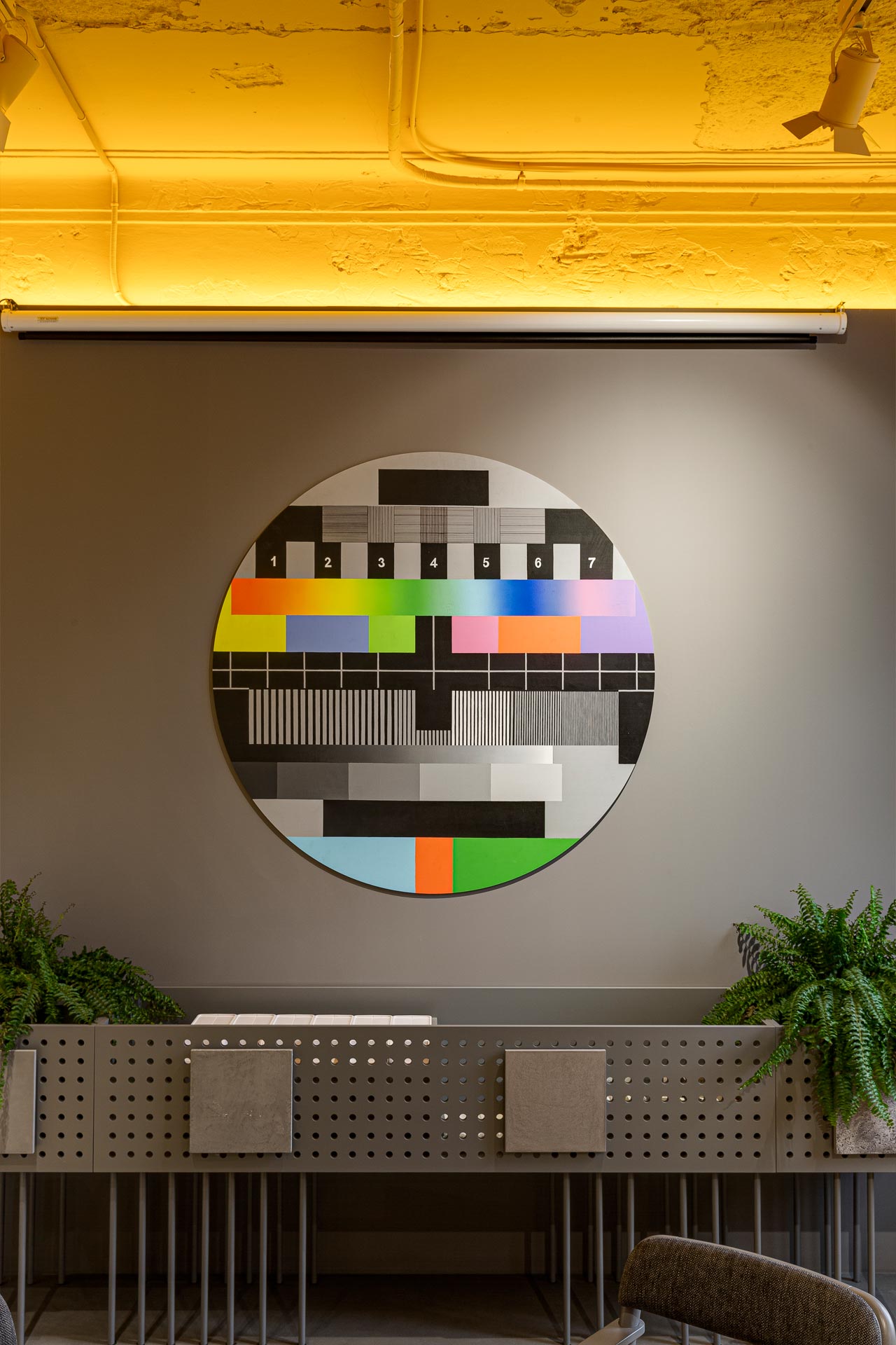 интерьер для офиса фирмы красок и цветных бетонов