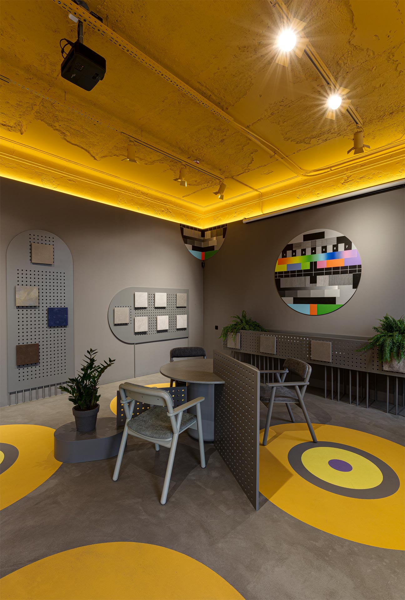 интерьер для офиса фирмы красок и цветных бетонов