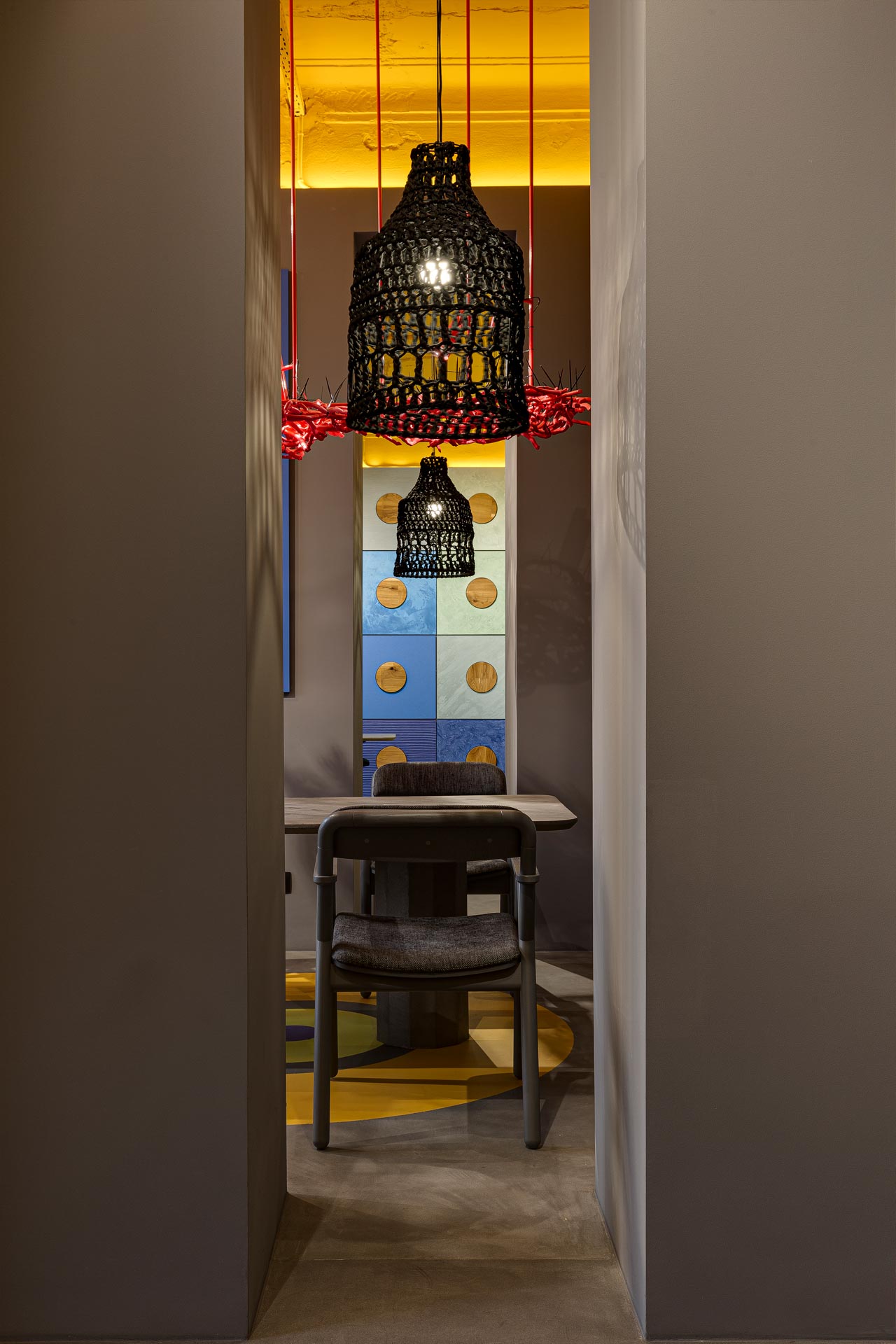 интерьер для офиса фирмы красок и цветных бетонов