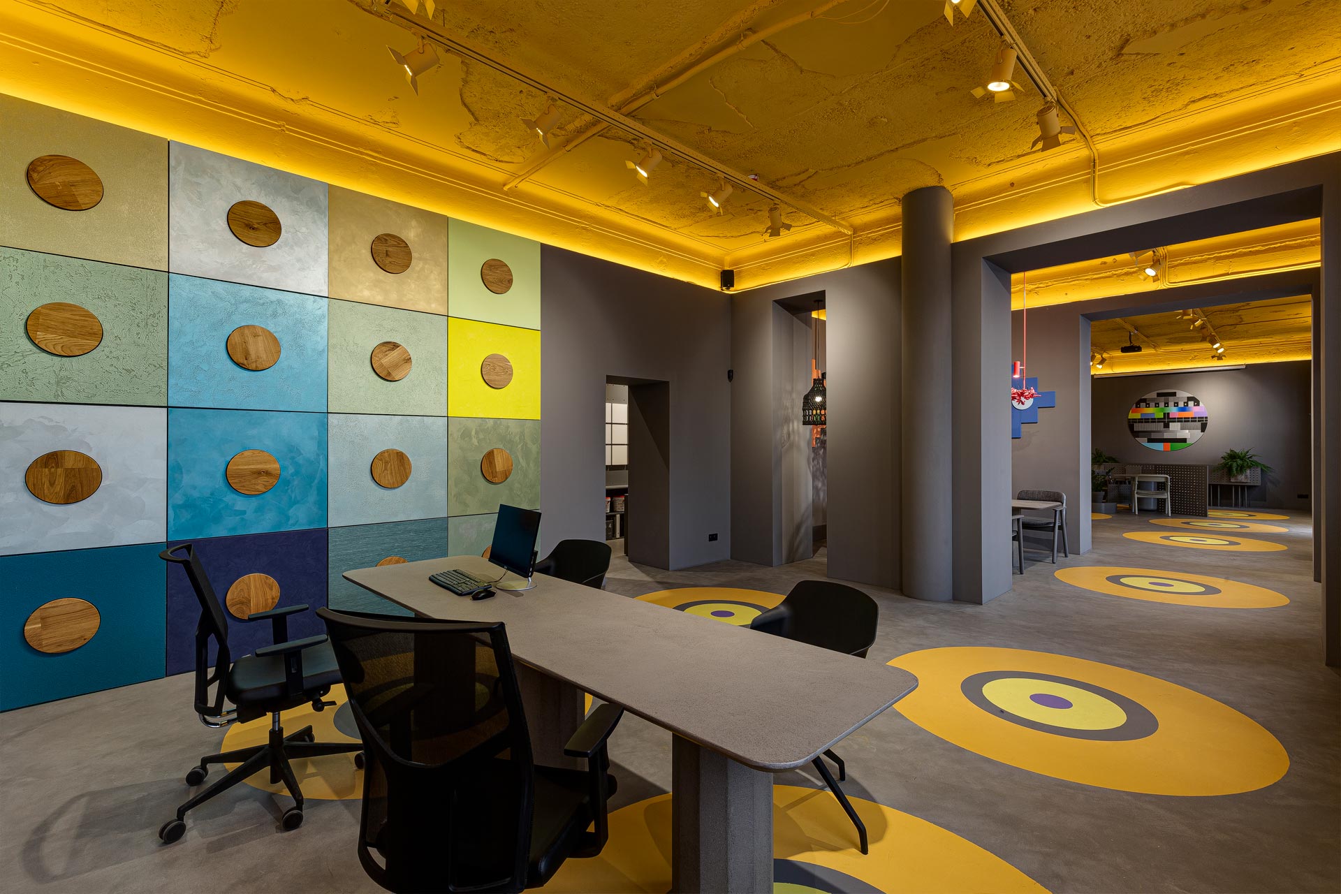 интерьер для офиса фирмы красок и цветных бетонов