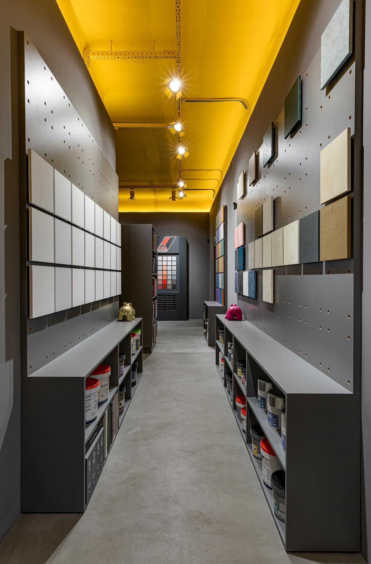 интерьер для офиса фирмы красок и цветных бетонов