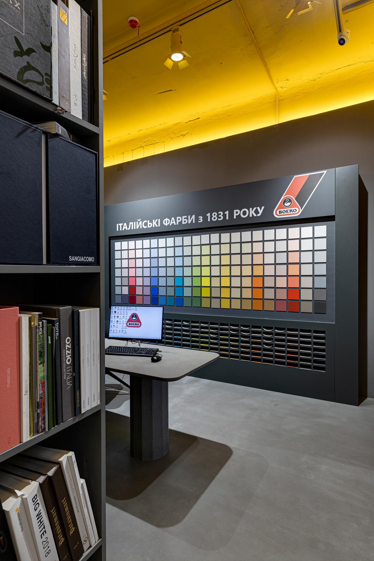 интерьер для офиса фирмы красок и цветных бетонов